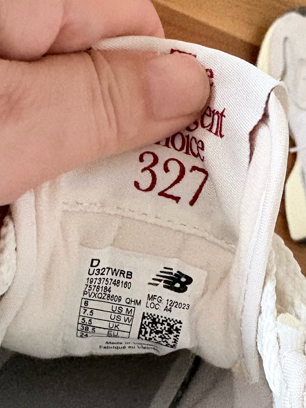 New Balance
U327WRB women’s sneaker, Sea Salt/ Raincloud, size 7.5 - Picture 14 of 15